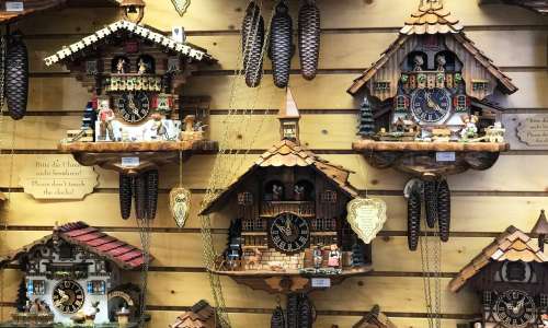  Appel aux dons pour une décoration de Noël magique (jouets anciens et coucous suisses) 