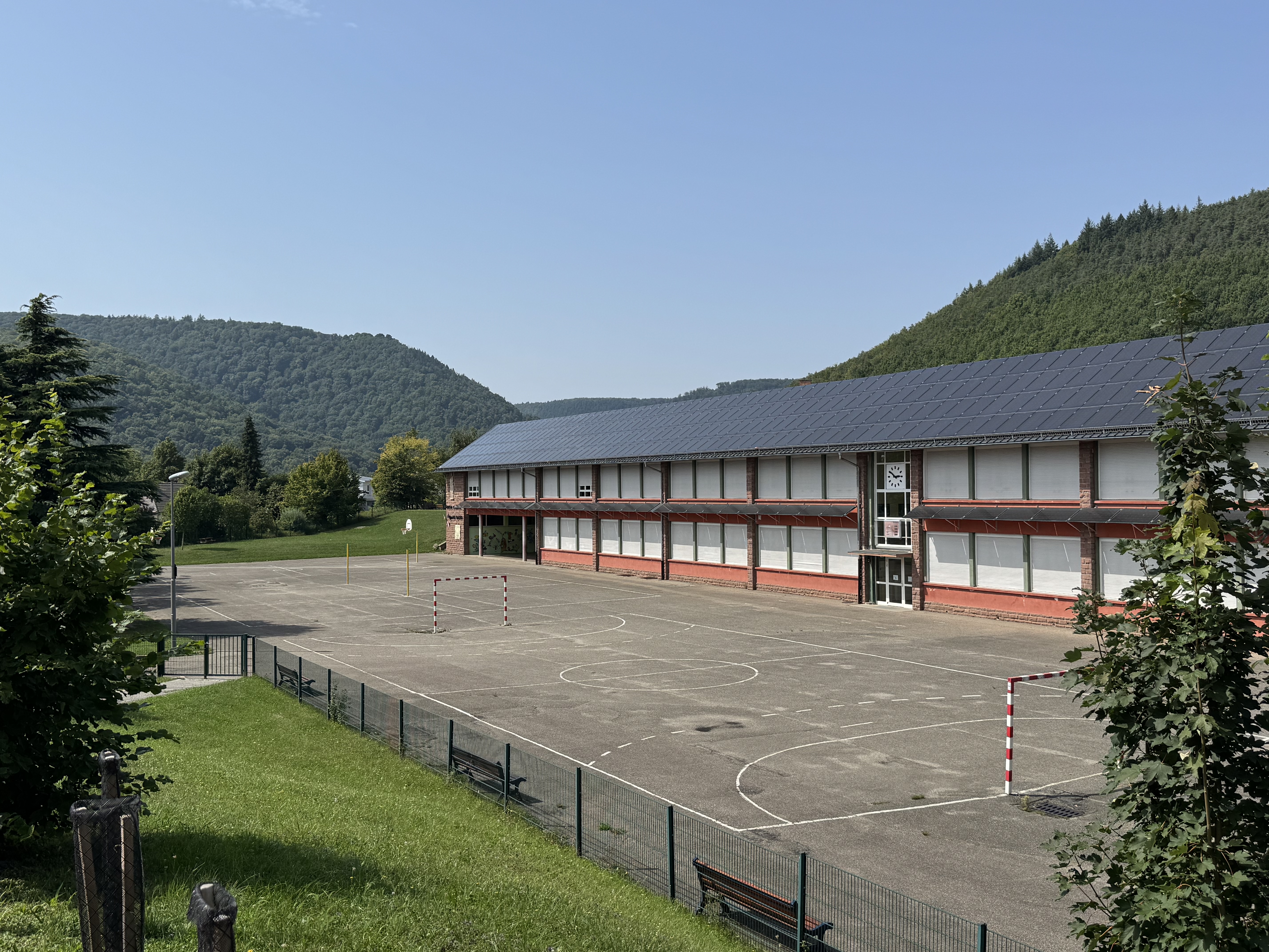 École Hans Haug.jpeg