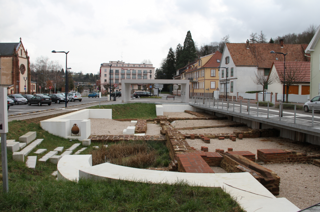 24. Vue sur les thermes 