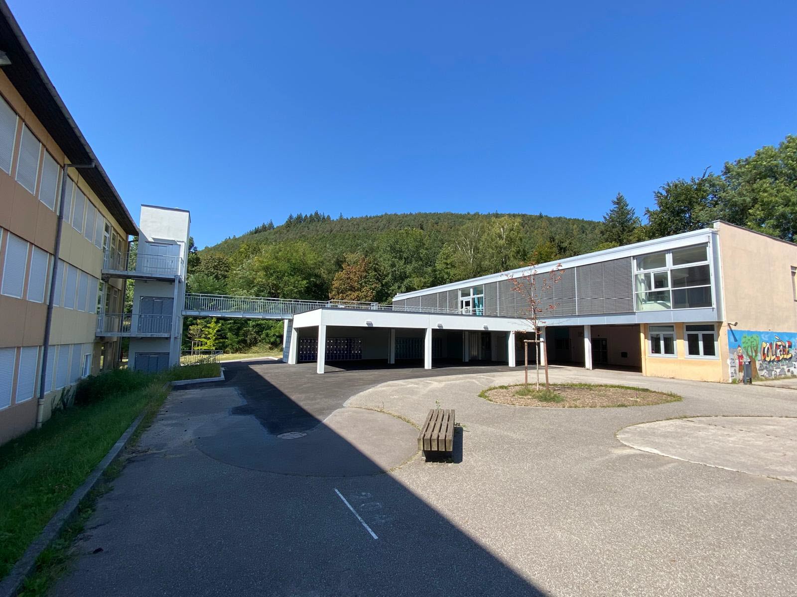 Illustration de la cour du collège Charles Munch